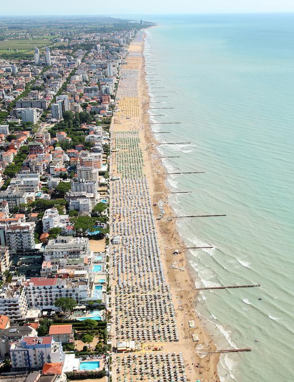 Hotel Paolina Lido di Jesolo Bagian luar foto